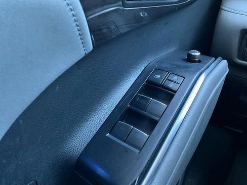 Used 2021 Toyota Highlander Limited image 21