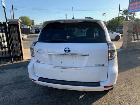 Used 2014 Toyota RAV4 EV image 6