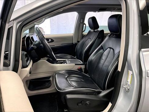 Used 2022 Chrysler Pacifica Limited AWD/4WD image 24