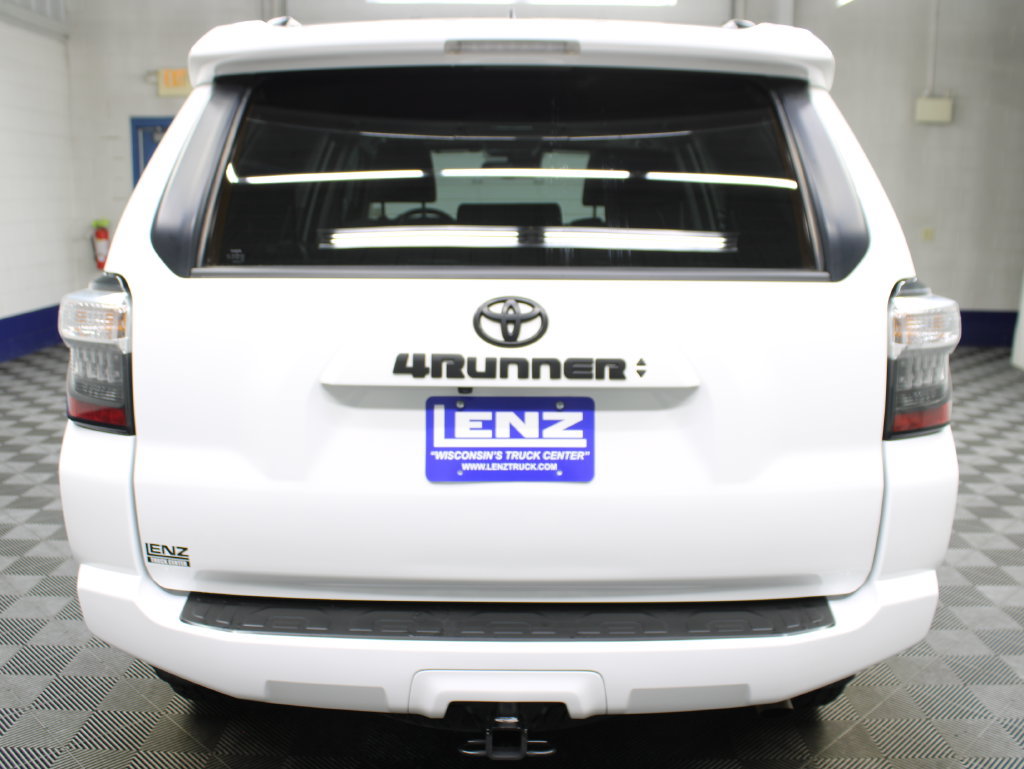 Used 2022 Toyota 4Runner SR5 Premium w/ Moonroof Package AWD/4WD image 33