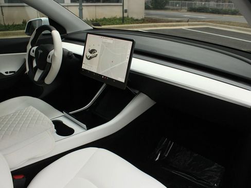 Used 2021 Tesla Model Y Long Range AWD/4WD image 20