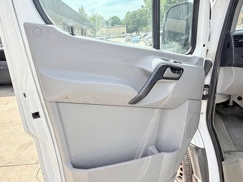 Used 2015 Mercedes-Benz Sprinter 2500 image 23