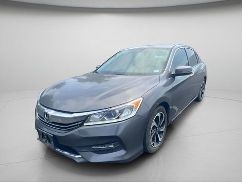 Used 2017 Honda Accord EX image 2