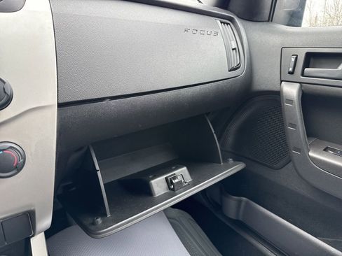 Used 2010 Ford Focus SE image 20