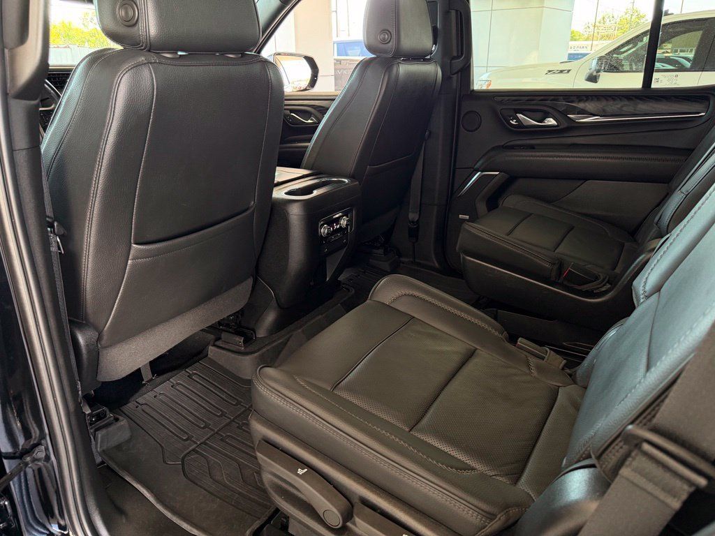 Used 2023 GMC Yukon Denali AWD/4WD image 16
