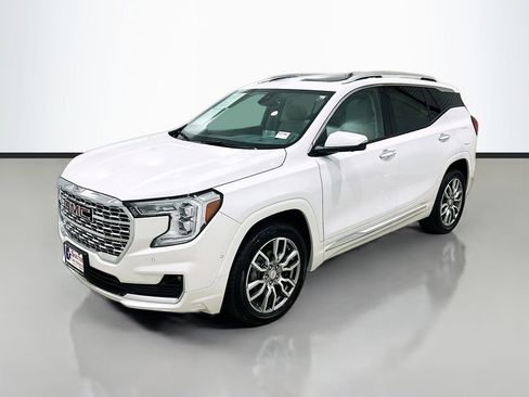 Used 2024 GMC Terrain Denali w/ Denali Premium Package AWD/4WD image 3