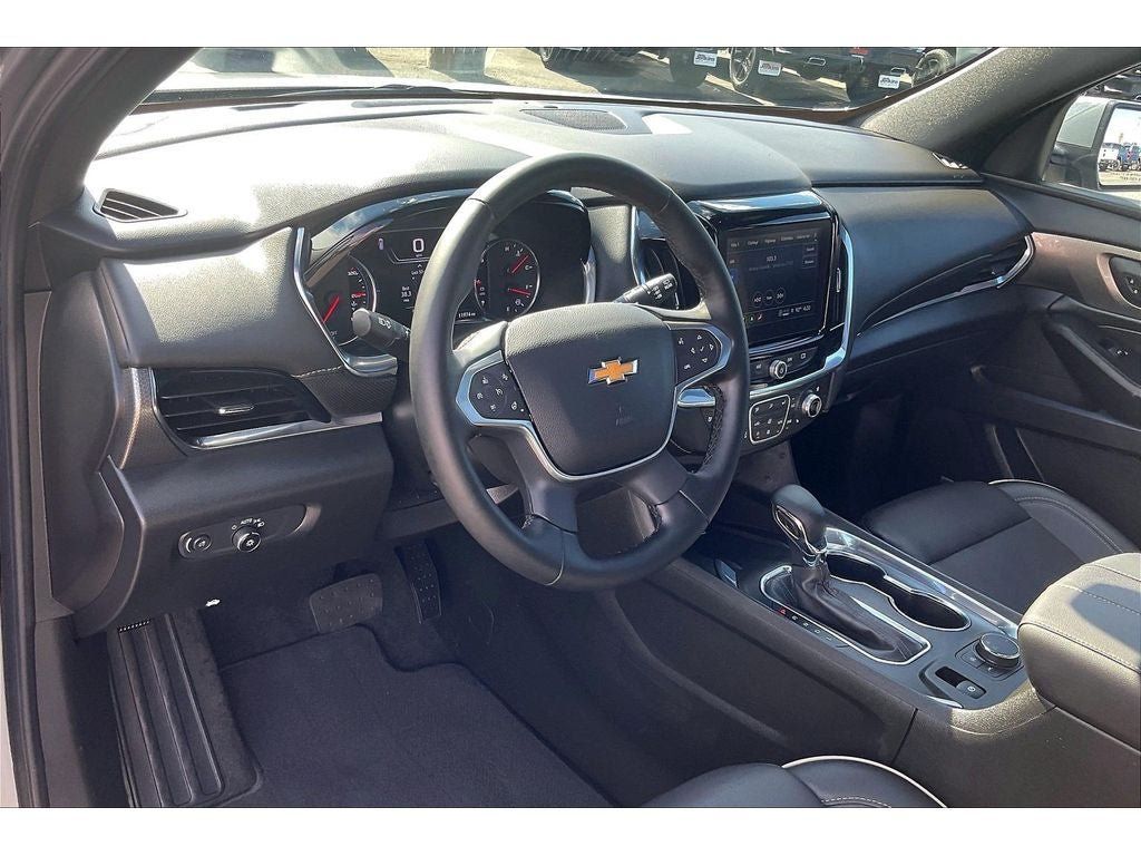 Used 2023 Chevrolet Traverse Premier FWD image 16