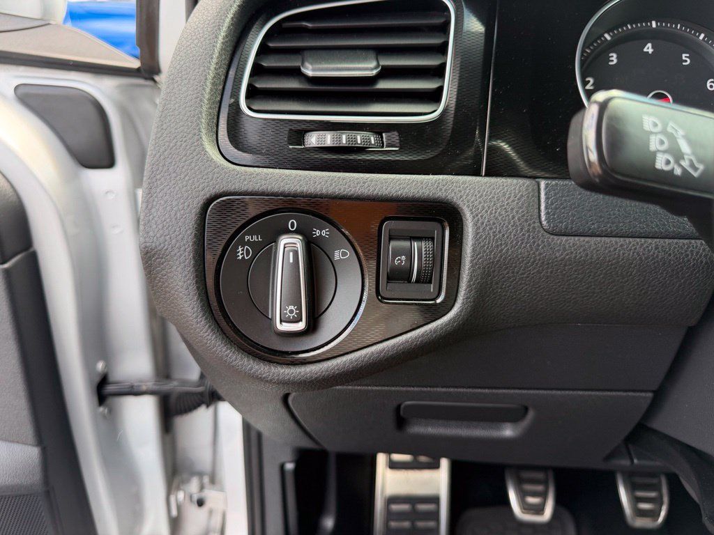 Used 2015 Volkswagen Golf 4-Door FWD image 17