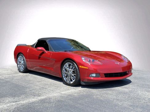 Used 2005 Chevrolet Corvette Convertible w/ Preferred Equipment Group RWD image 2
