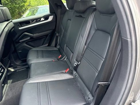 Used 2024 Porsche Cayenne Coupe AWD/4WD image 16