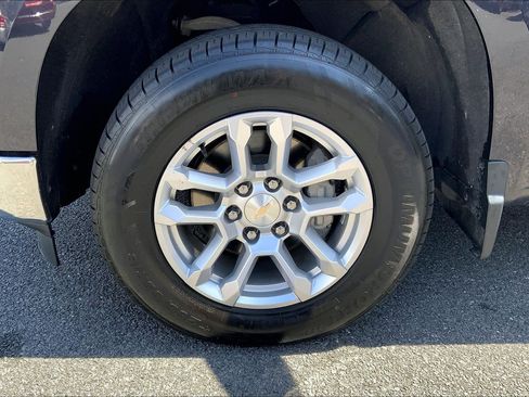 Used 2024 Chevrolet Silverado 1500 LT AWD/4WD image 10