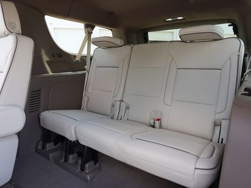 Used 2026 GMC Yukon XL Denali w/ Advanced Technology Package AWD/4WD image 21