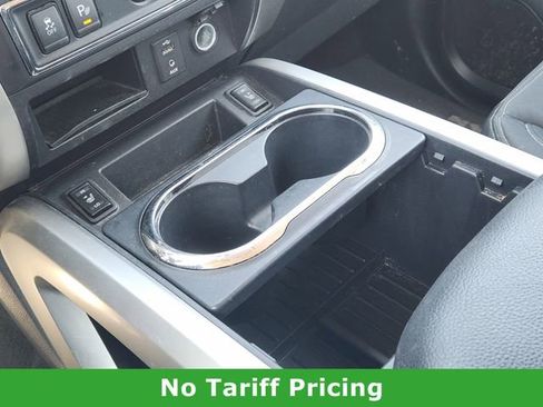 Used 2018 Nissan Titan SV w/ SV Convenience Package image 20