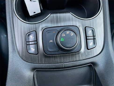 Used 2023 GMC Acadia SLT image 21