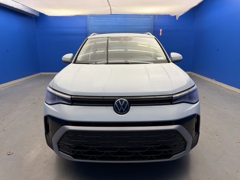 New 2026 Volkswagen Taos SE image 3