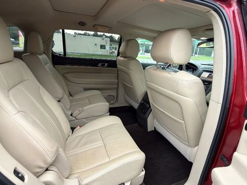 Used 2019 Lincoln MKT AWD image 57