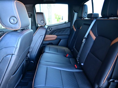 Used 2026 GMC Canyon AT4 w/ AT4 Premium Package AWD/4WD image 15