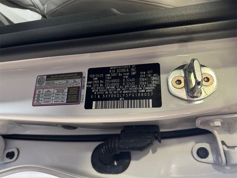 Certified 2023 Kia Sorento SX image 31