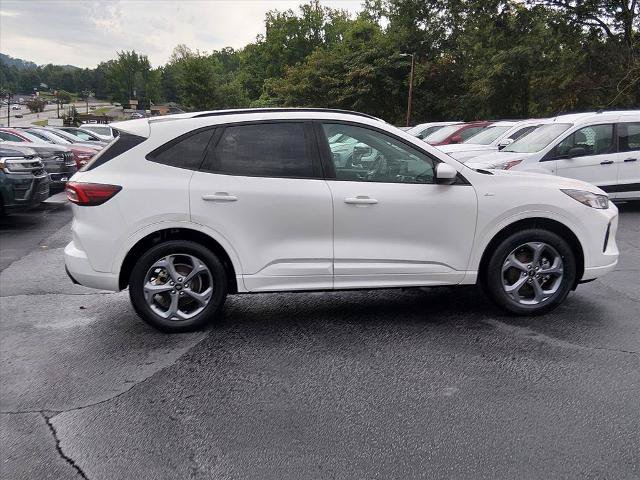 Certified 2024 Ford Escape ST-Line Select AWD/4WD image 3