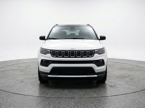 Used 2025 Jeep Compass Limited image 2