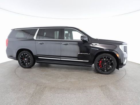 Used 2023 GMC Yukon XL Denali image 23