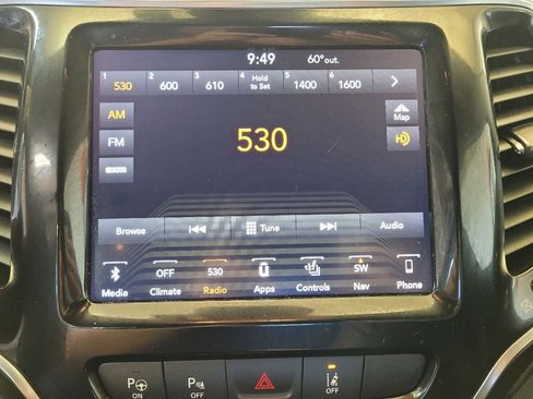 Used 2019 Jeep Cherokee Limited w/ Technology Group AWD/4WD image 25