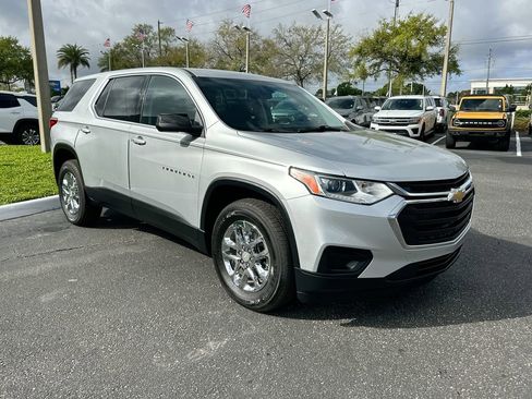 Used 2021 Chevrolet Traverse LS image 4