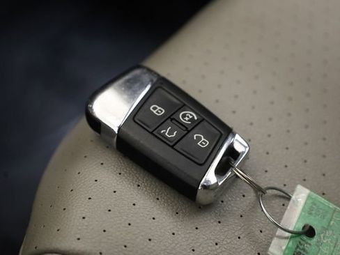 Used 2022 Volkswagen Atlas SE w/ Black Wheel Package image 36