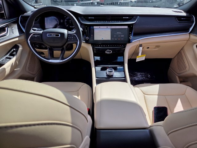 New 2027 Jeep Grand Cherokee Limited RWD image 14