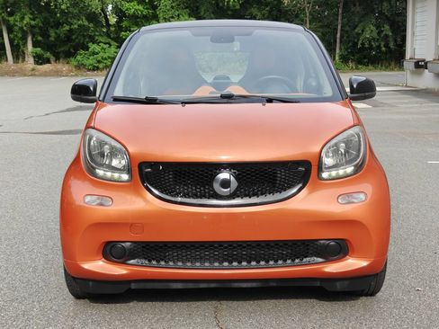 Used 2016 smart fortwo passion RWD image 8