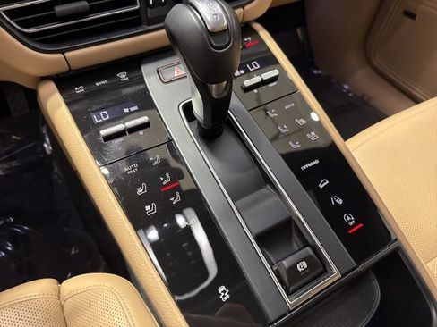 Used 2025 Porsche Macan Turbo image 22