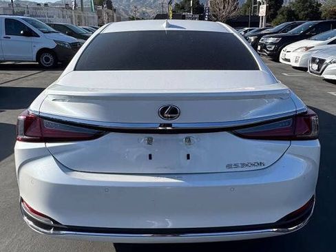 Used 2024 Lexus ES 300h w/ Premium Package FWD image 8