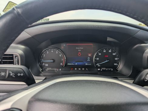 Used 2023 Ford Explorer XLT w/ Equipment Group 202A RWD image 31