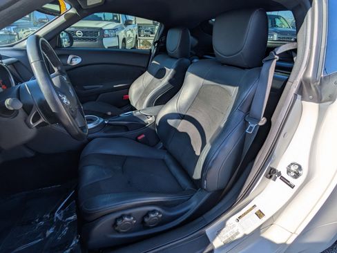 Used 2017 Nissan 370Z Touring image 14