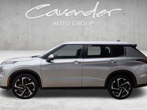 Used 2023 Mitsubishi Outlander SE image 4