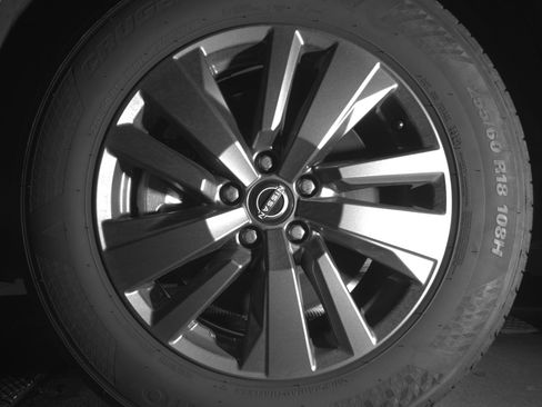 Used 2025 Nissan Pathfinder SV image 12