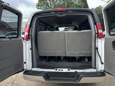 Used 2018 Chevrolet Express 3500 LT w/ LT Preferred Equipment Group RWD image 19