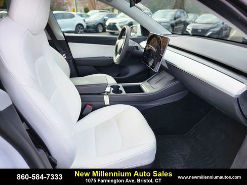 Used 2021 Tesla Model Y Long Range image 11