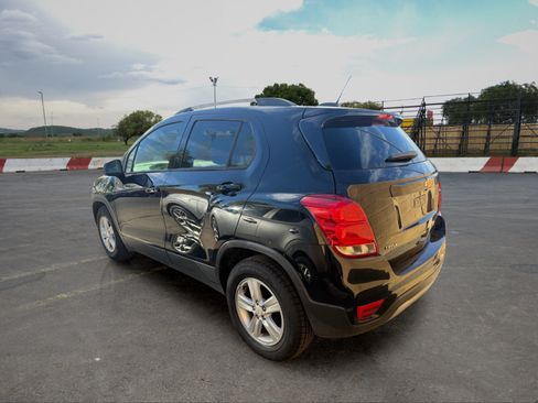 Used 2022 Chevrolet Trax LT w/ LT Convenience Package FWD image 4