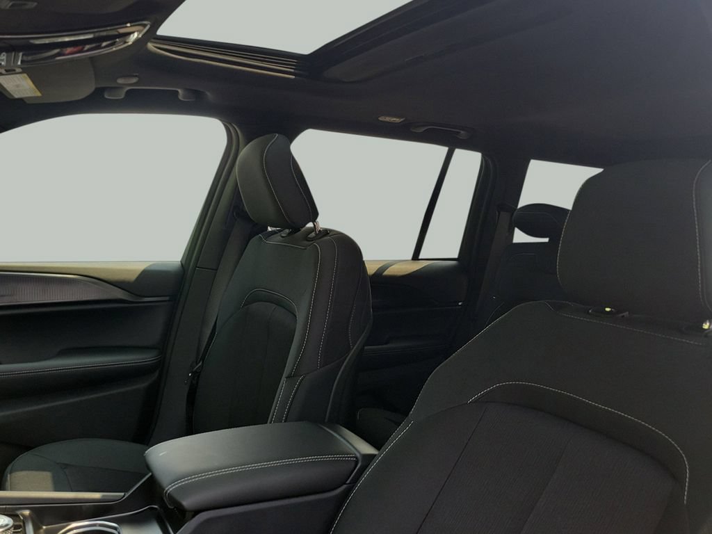 New 2026 Jeep Grand Cherokee Laredo X RWD image 15