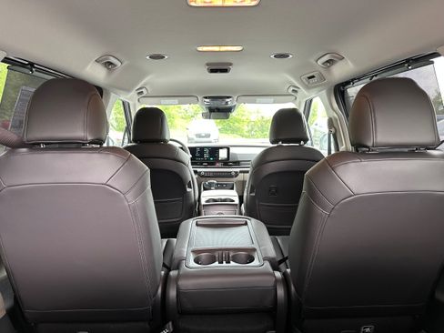 New 2026 Kia Carnival EX FWD image 11