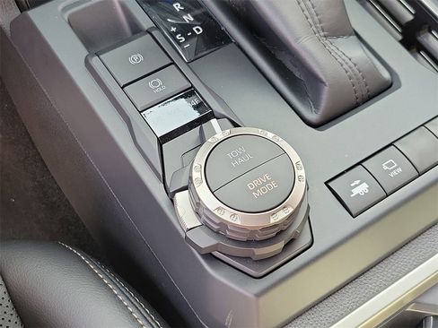 Used 2025 Toyota Tacoma Limited image 27