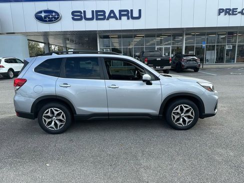 Used 2020 Subaru Forester Premium image 2