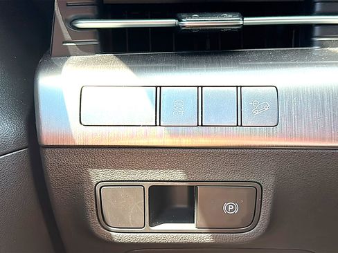 Used 2025 Hyundai Kona SEL FWD image 34