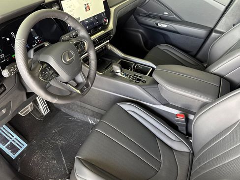 New 2026 Lexus TX 500h AWD image 4