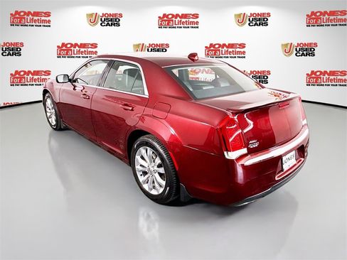 Used 2016 Chrysler 300 Limited image 2