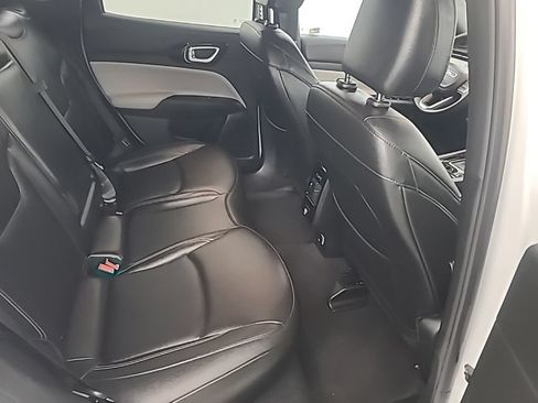 Used 2025 Jeep Compass Limited AWD/4WD image 17