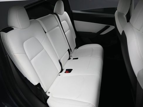 Used 2021 Tesla Model Y 2WD image 30
