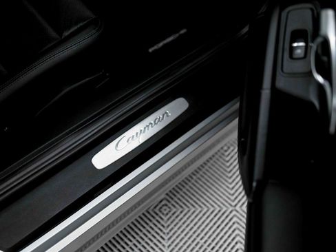 Used 2018 Porsche 718 Cayman RWD image 74