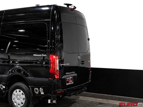 Used 2022 Mercedes-Benz Sprinter 2500 image 13